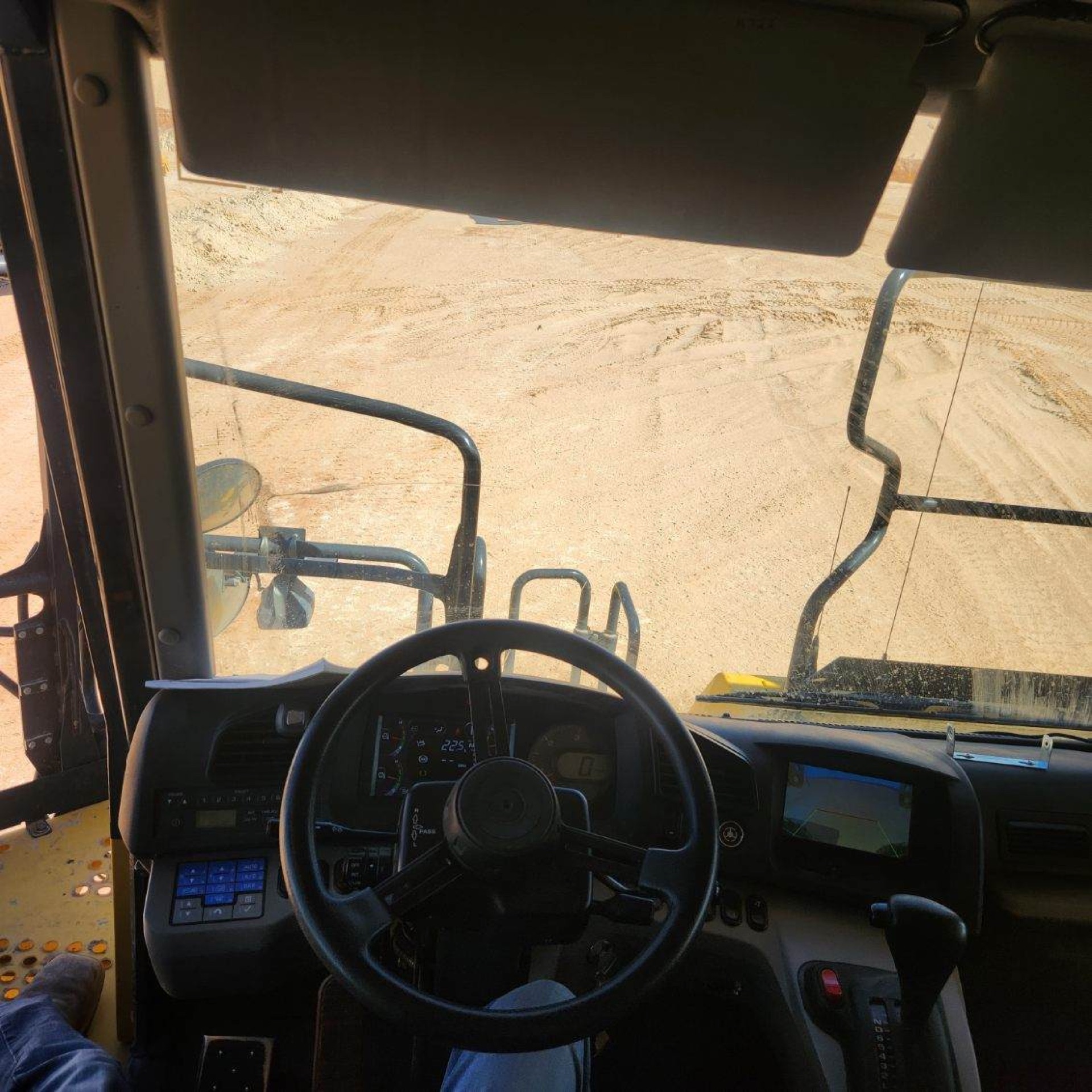 Komatsu HD605-8 (Unit 15722) public inventory photo