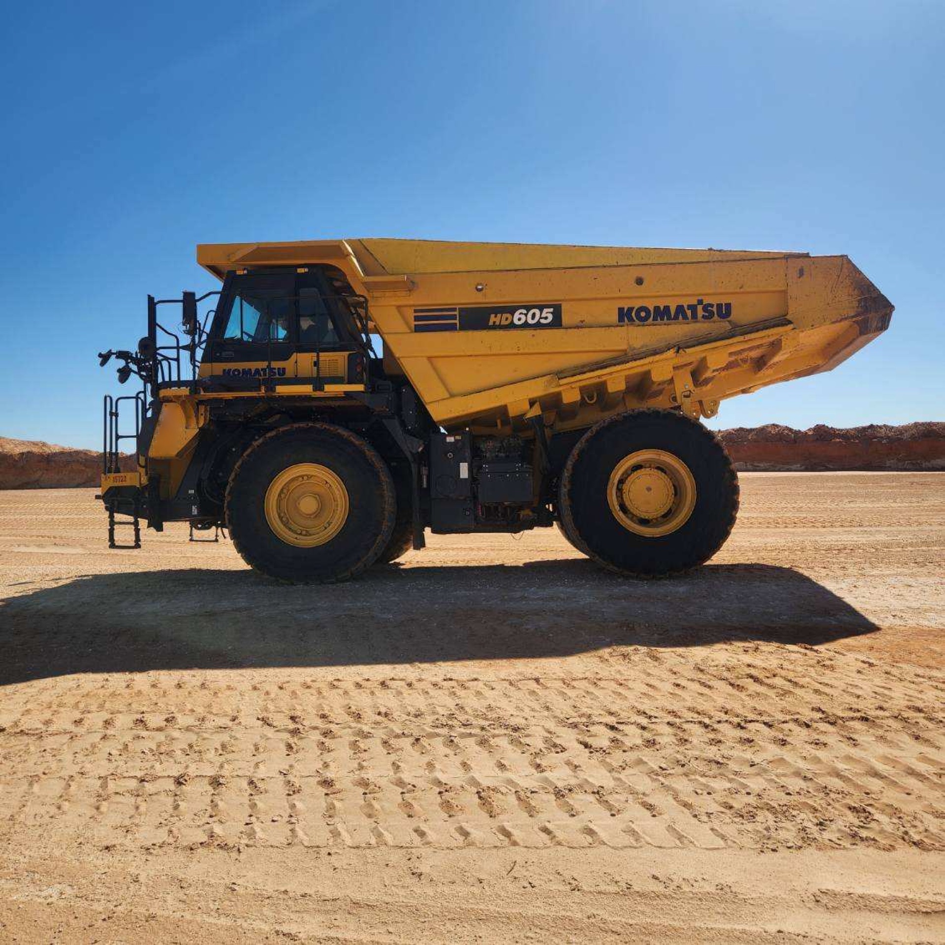 Komatsu HD605-8 (Unit 15722) public inventory thumbnail 5