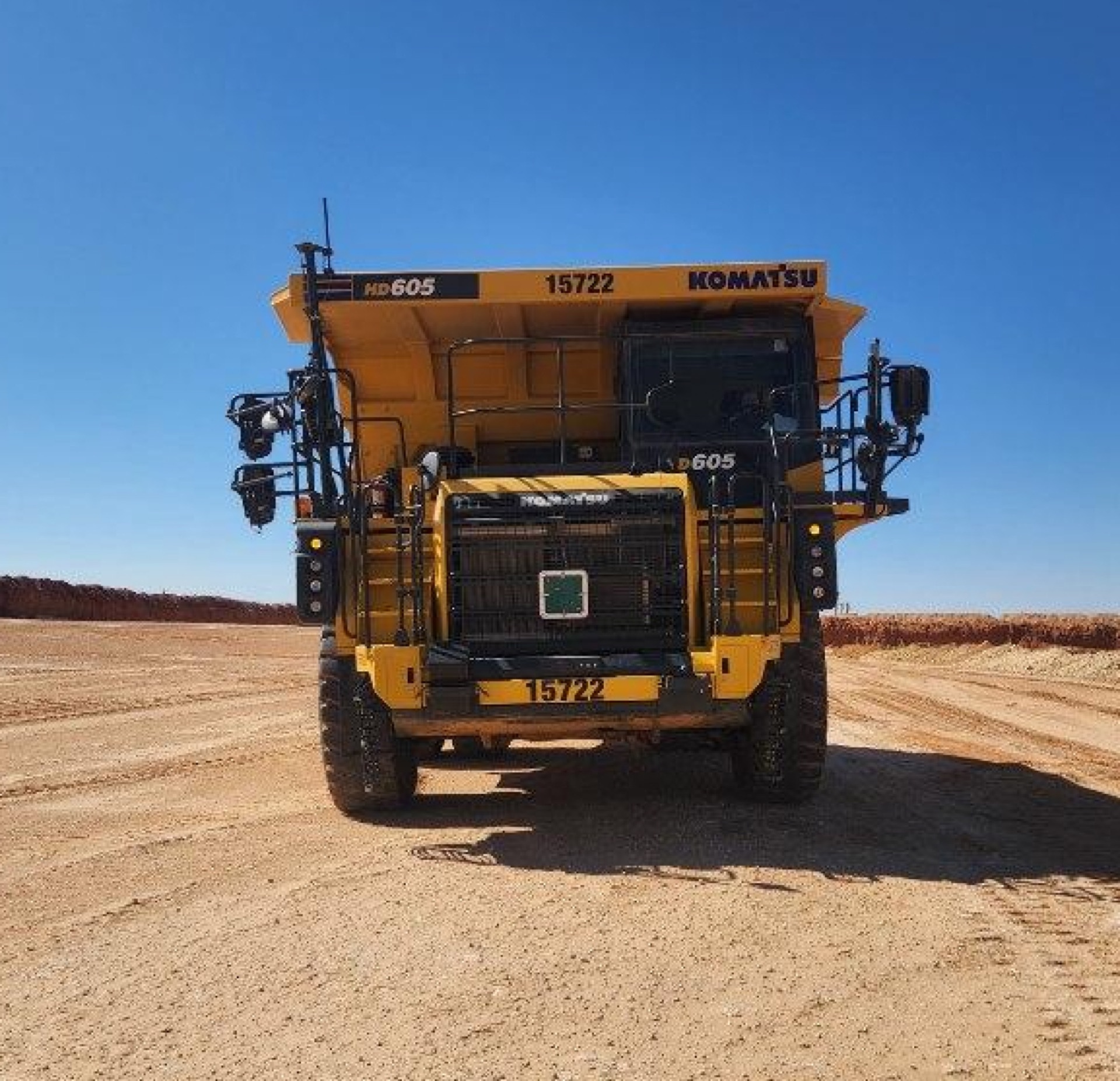 Komatsu HD605-8 (Unit 15722) public inventory thumbnail 6