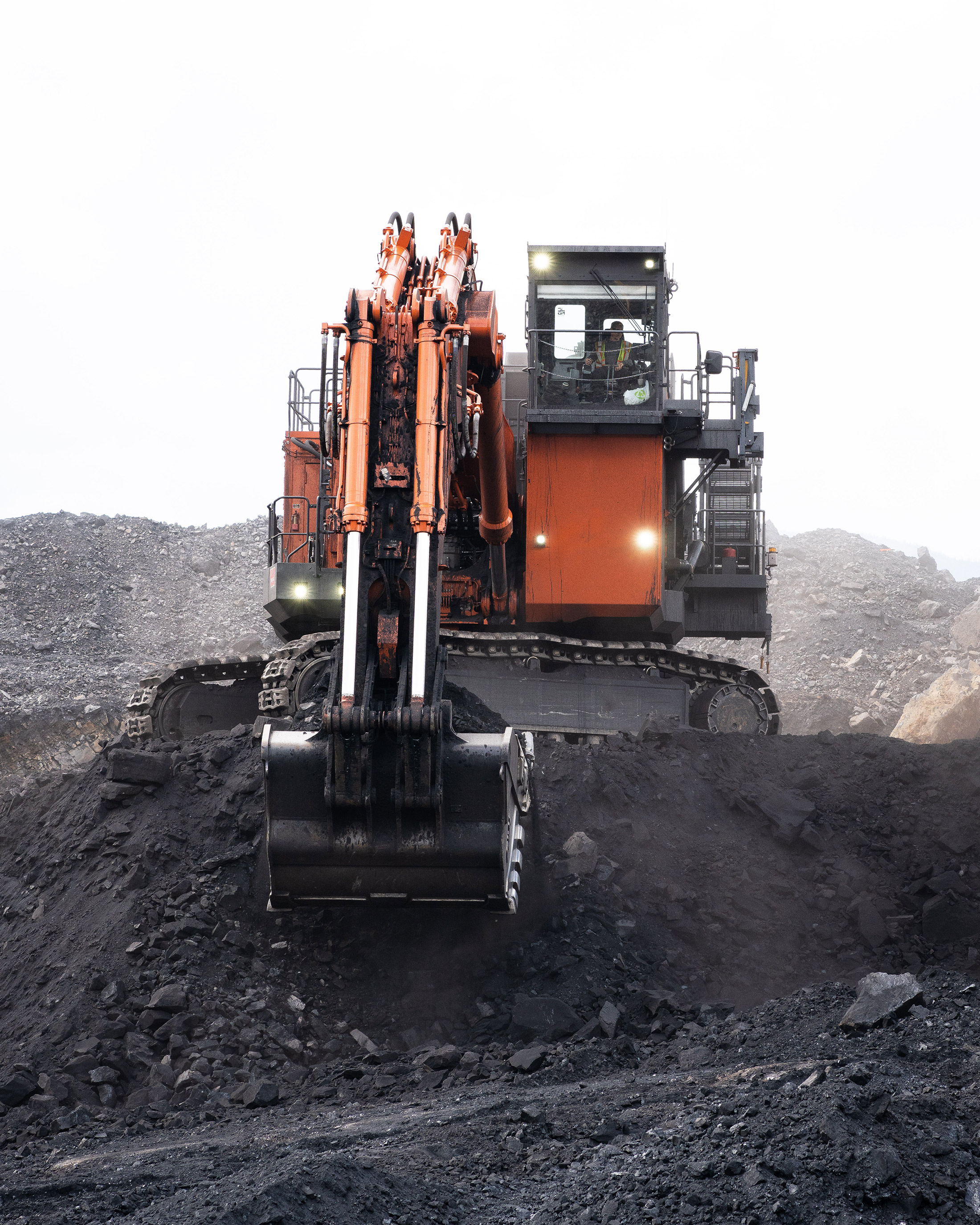 2016 Hitachi EX2000-7 Mining Excavator public inventory thumbnail 4