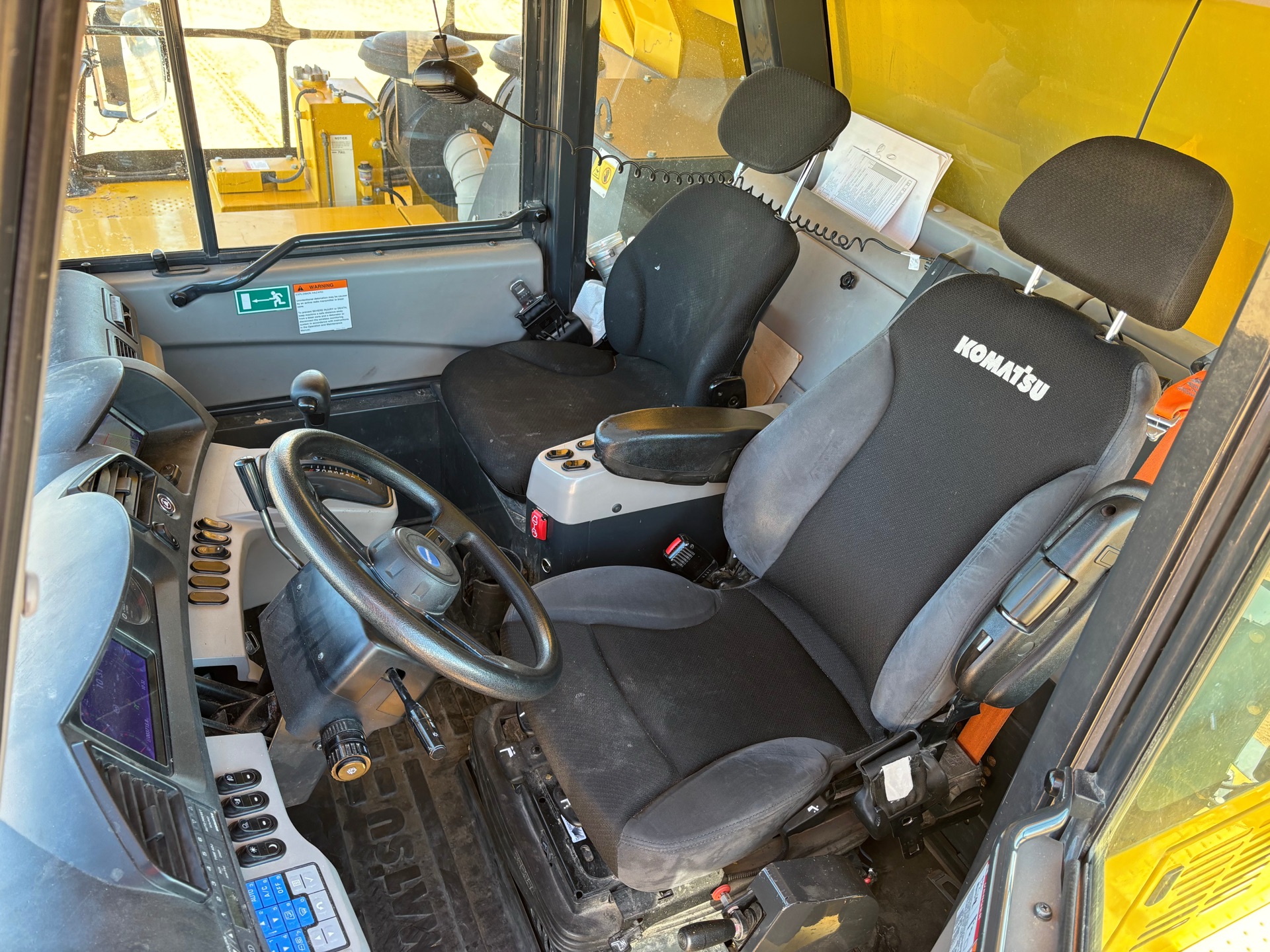 Komatsu HD605-8 (Unit 15724) public inventory thumbnail 2