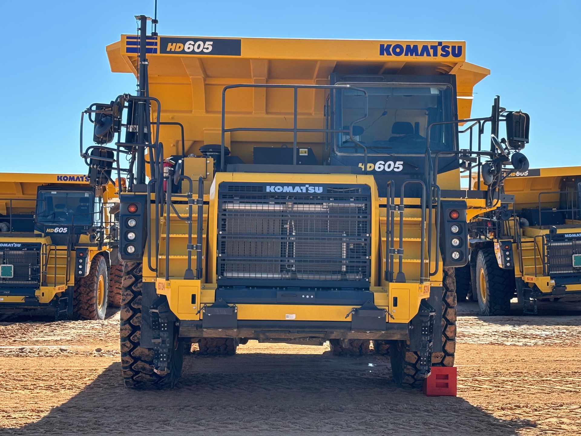 Komatsu HD605-8 (Unit 15724) public inventory thumbnail 4