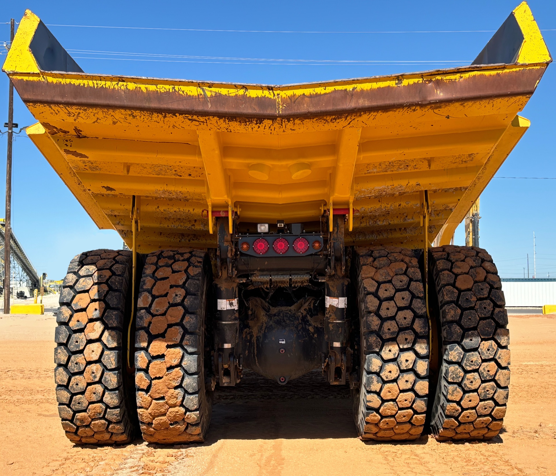 Komatsu HD605-8 (Unit 15724) public inventory thumbnail 7