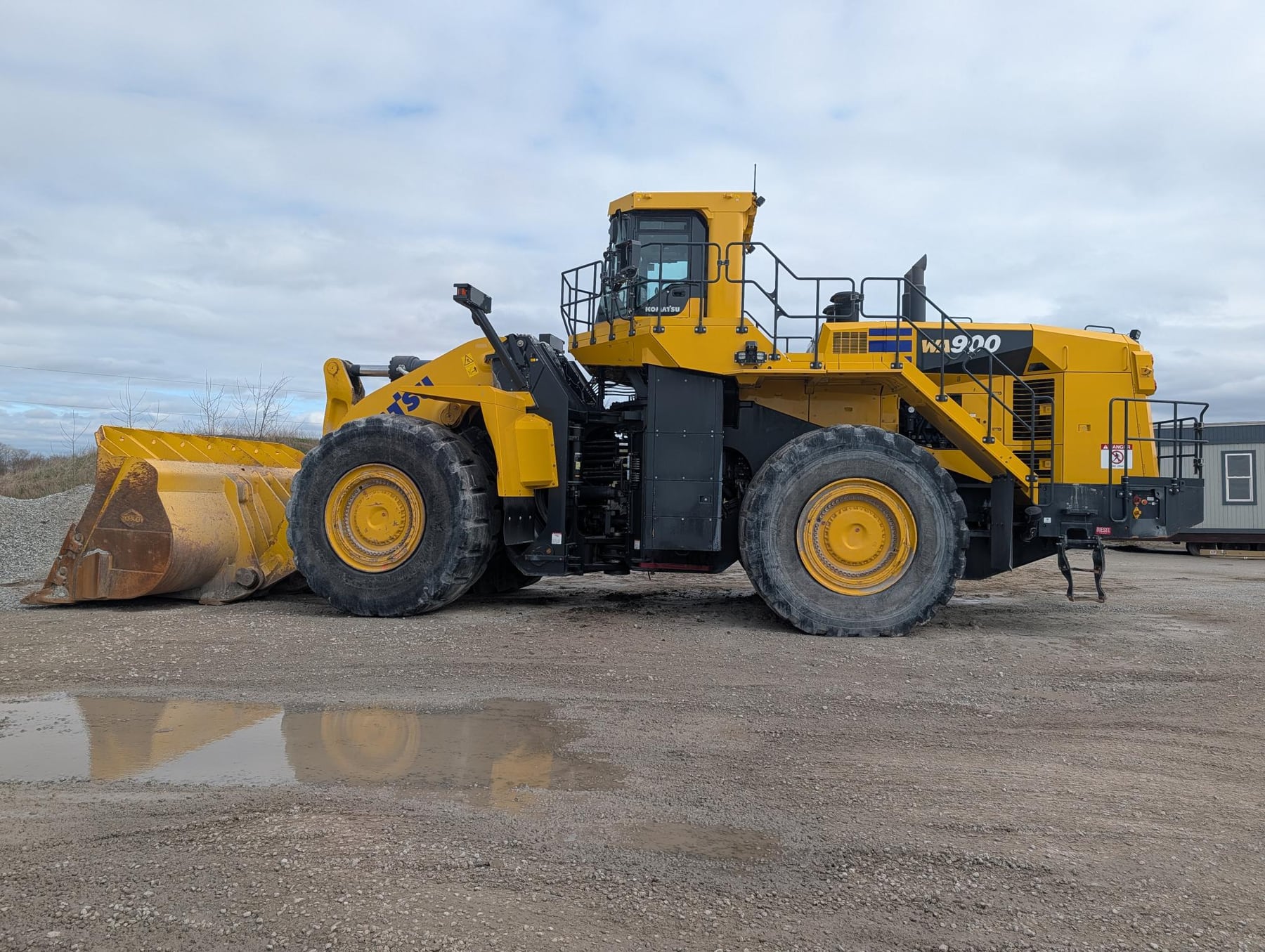 Komatsu WA900-8 Wheel Loader - 8,700 Hours public inventory thumbnail 5
