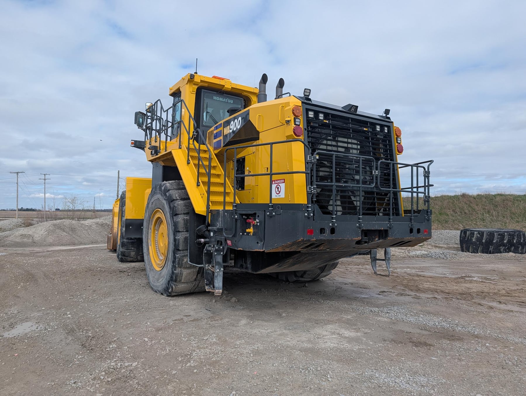 Komatsu WA900-8 Wheel Loader - 8,700 Hours public inventory thumbnail 9