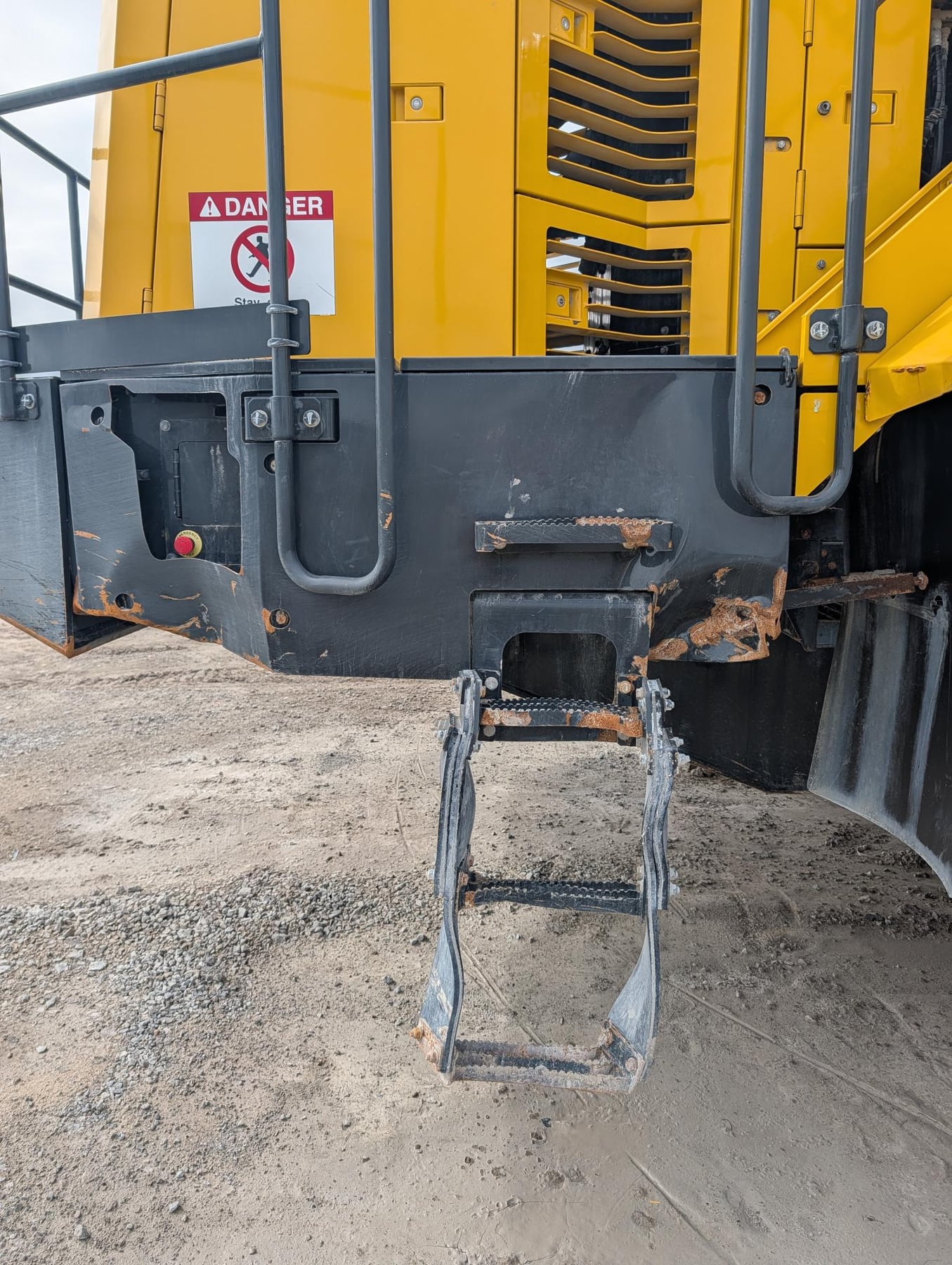 Komatsu WA900-8 Wheel Loader - 8,700 Hours public inventory thumbnail 11
