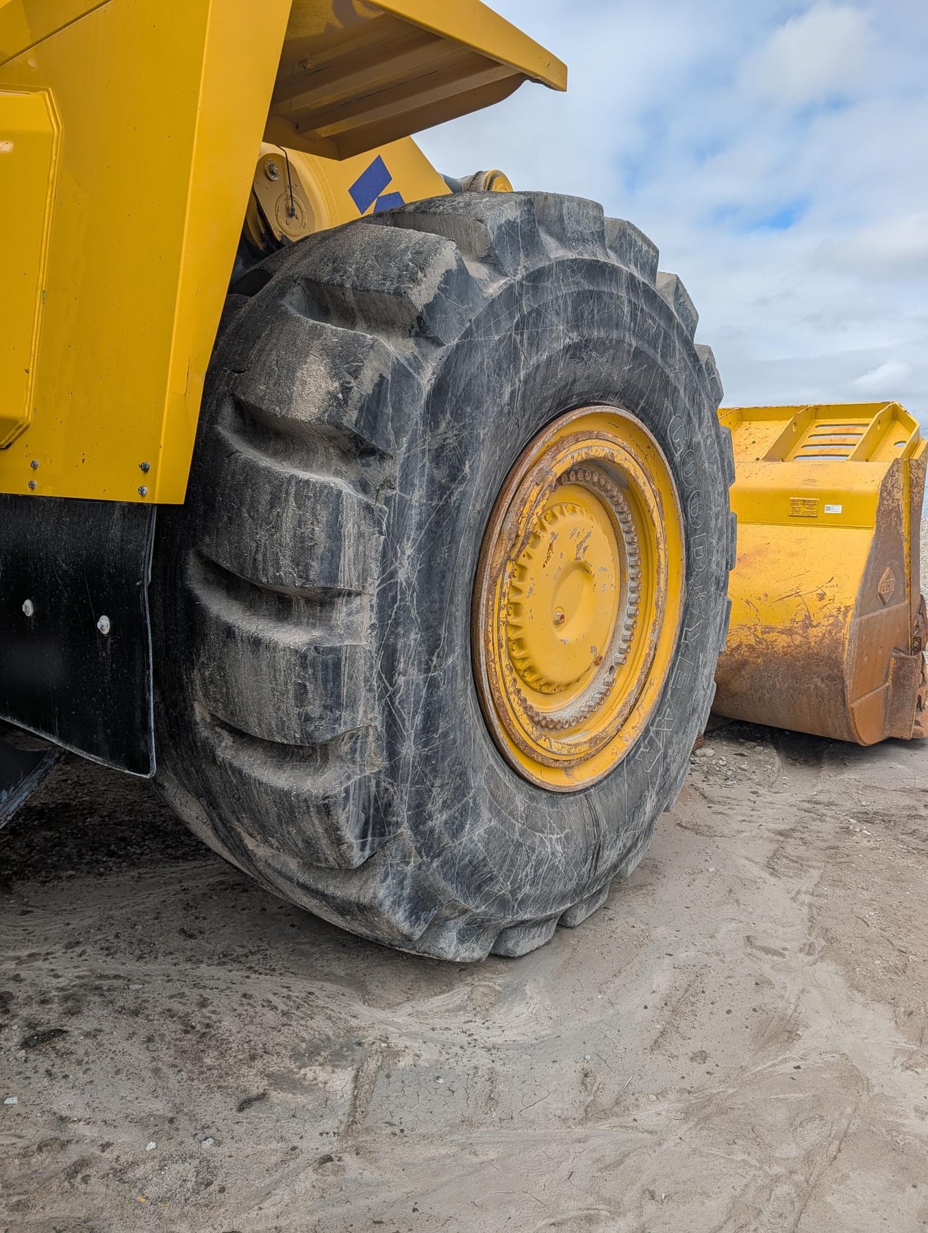 Komatsu WA900-8 Wheel Loader - 8,700 Hours public inventory thumbnail 12