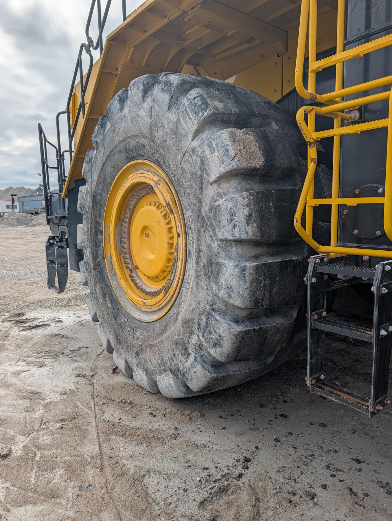 Komatsu WA900-8 Wheel Loader - 8,700 Hours public inventory thumbnail 13