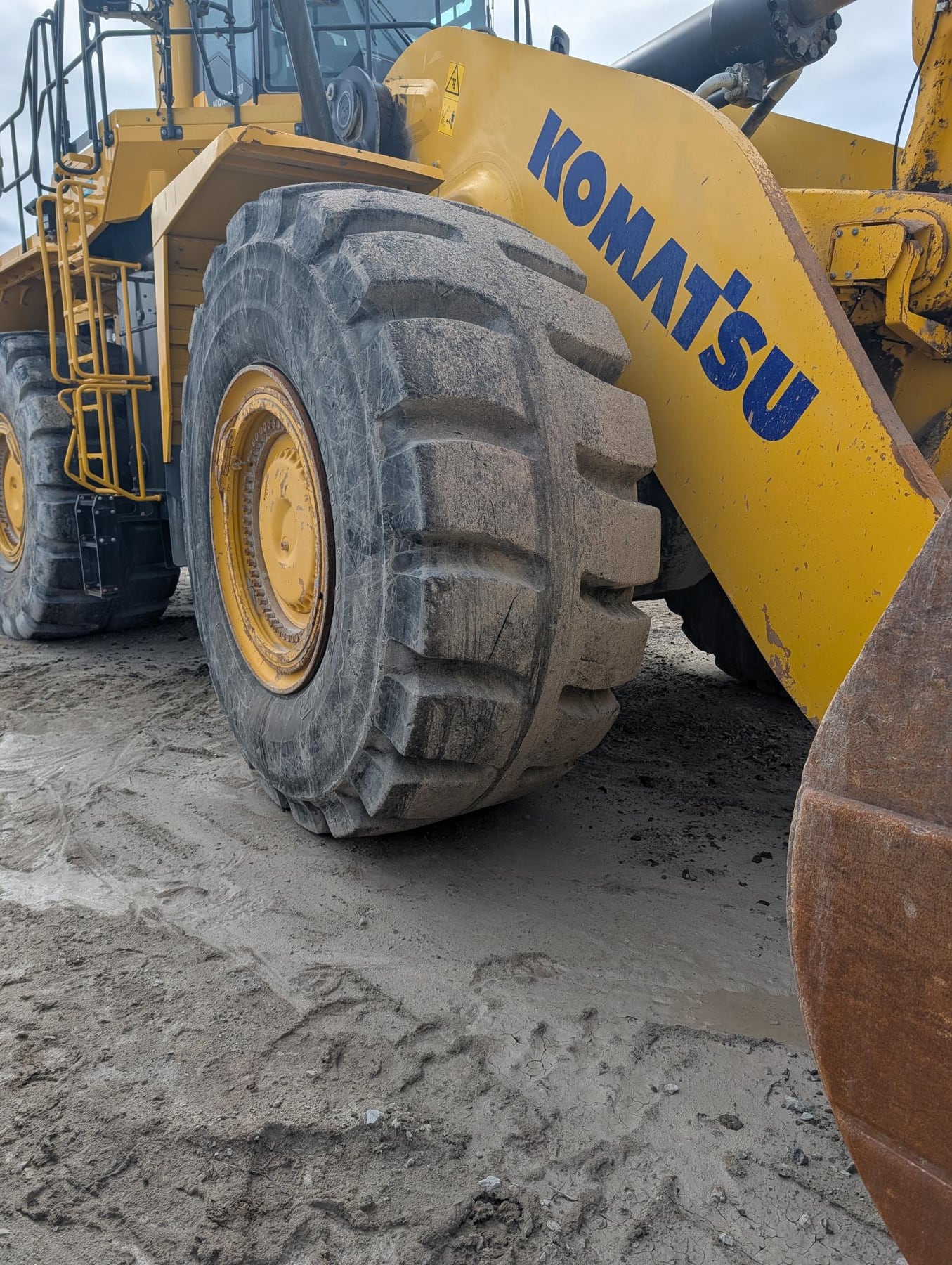 Komatsu WA900-8 Wheel Loader - 8,700 Hours public inventory thumbnail 14