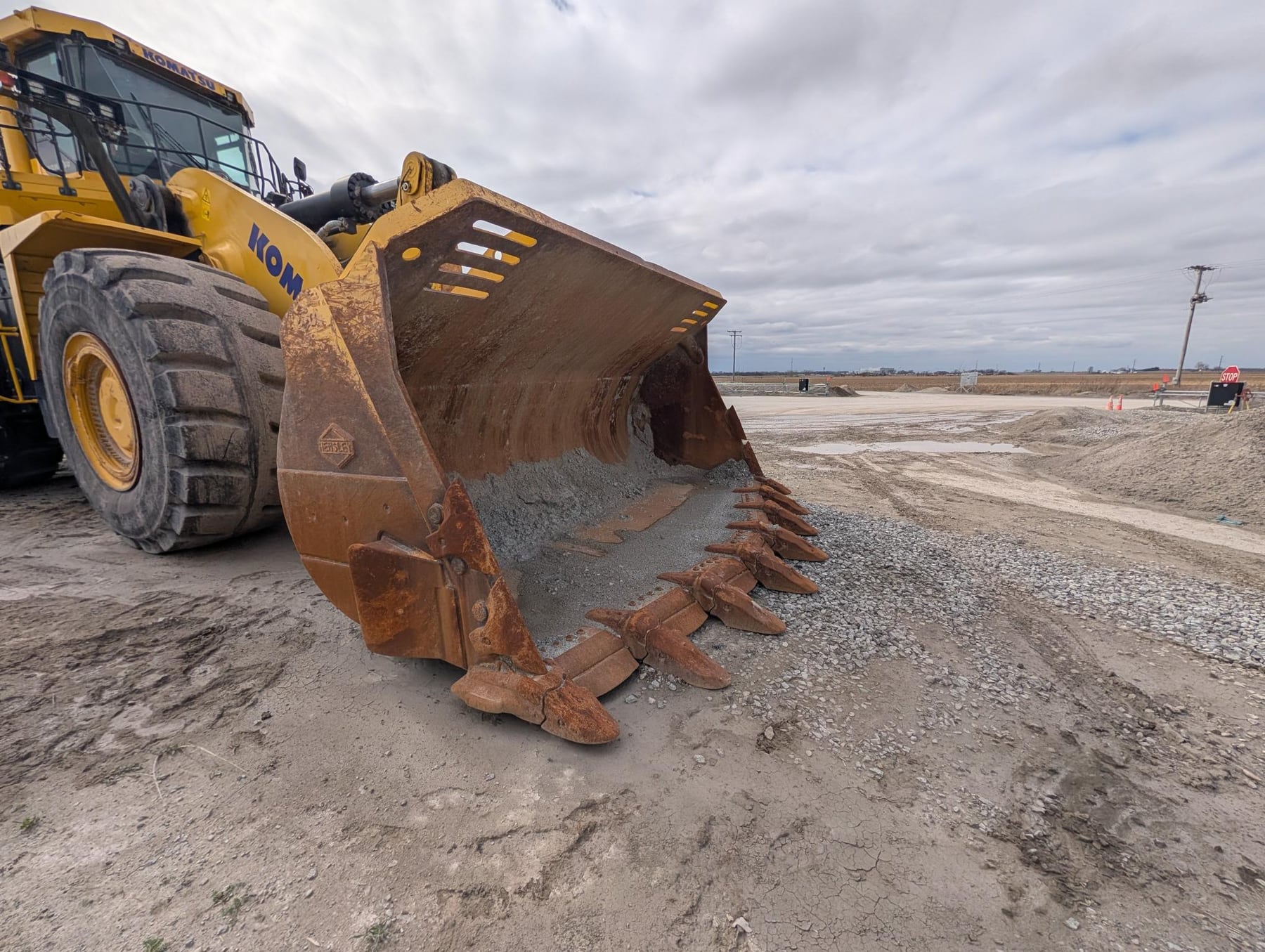 Komatsu WA900-8 Wheel Loader - 8,700 Hours public inventory thumbnail 16